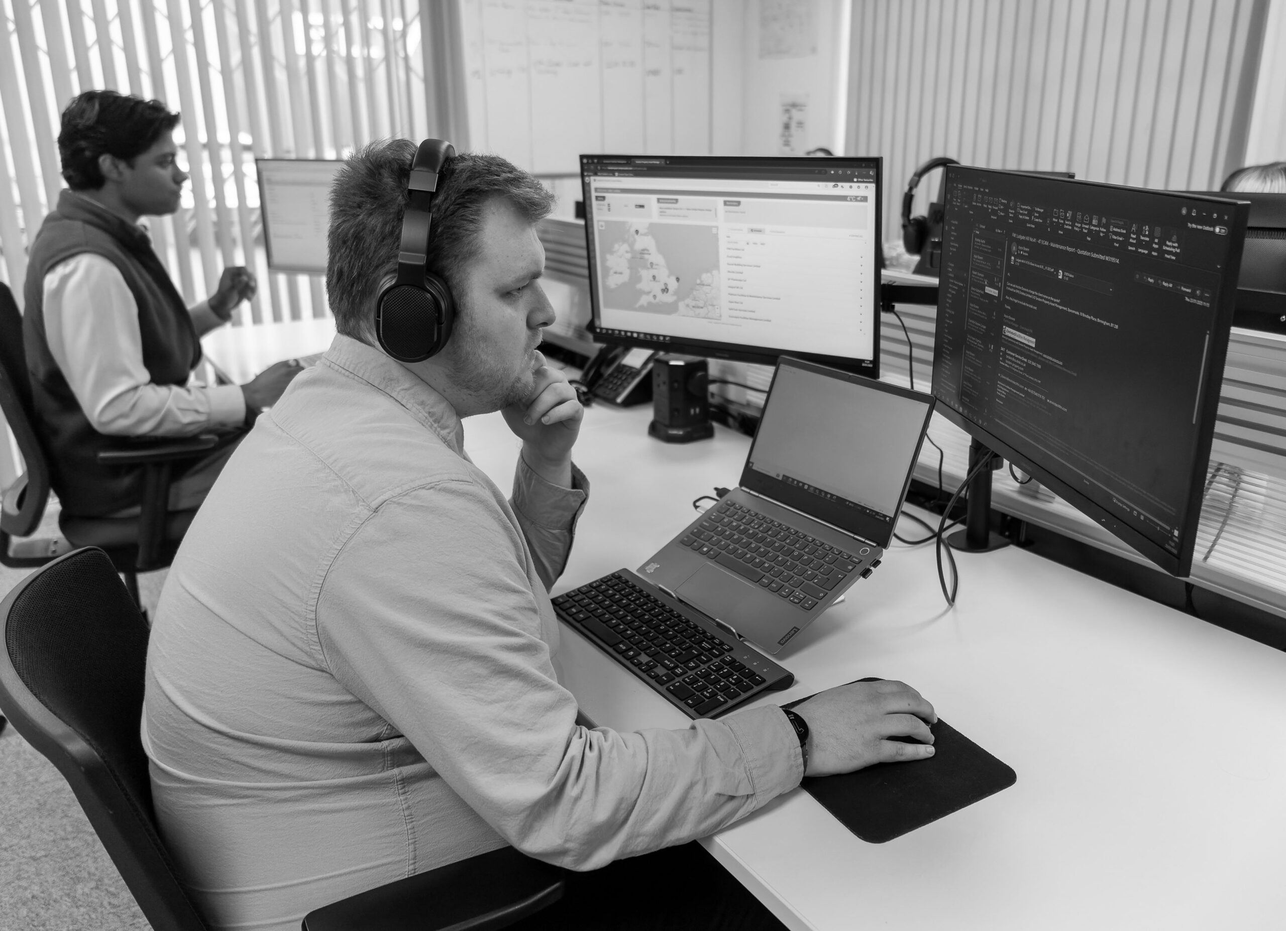 Customer-Support-Desk-Main-1